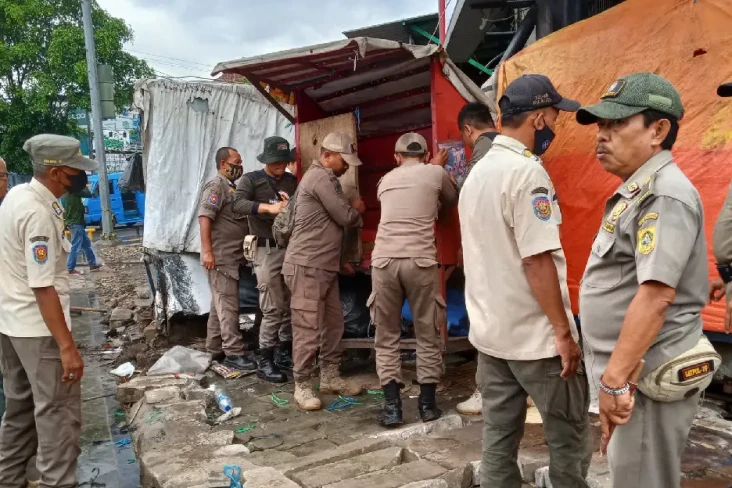 Kembalikan Fungsi Trotoar,...