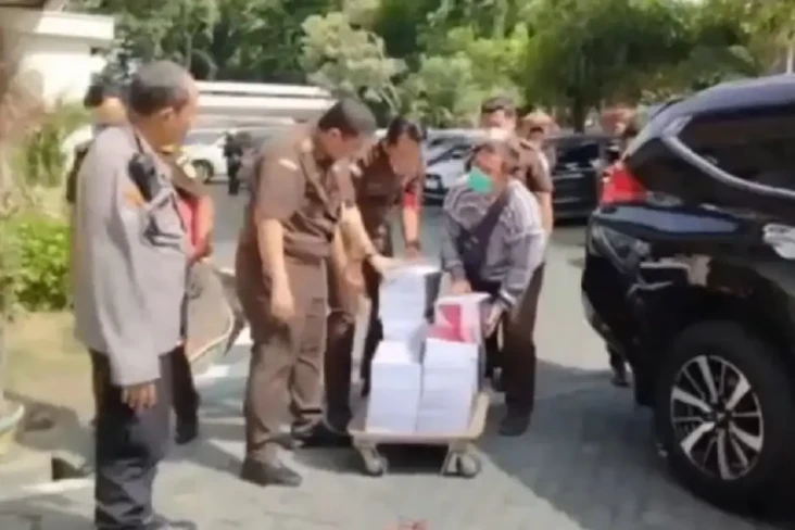 Kejati Daftarkan Kasus...