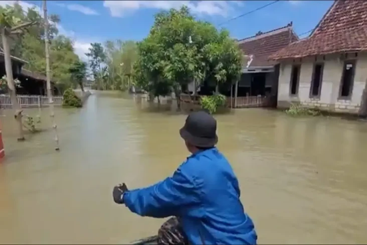 Banjir Tak Kunjung Surut,...