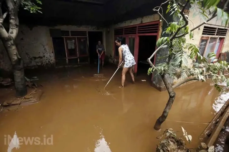Diterjang Banjir Bandang,...