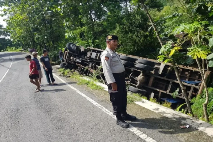 Tak Kuat Menanjak, Truk...