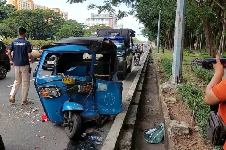 Bajaj Ngebut Tabrak...