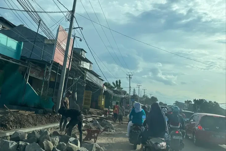 Warga Bekasi Desak Pemprov...