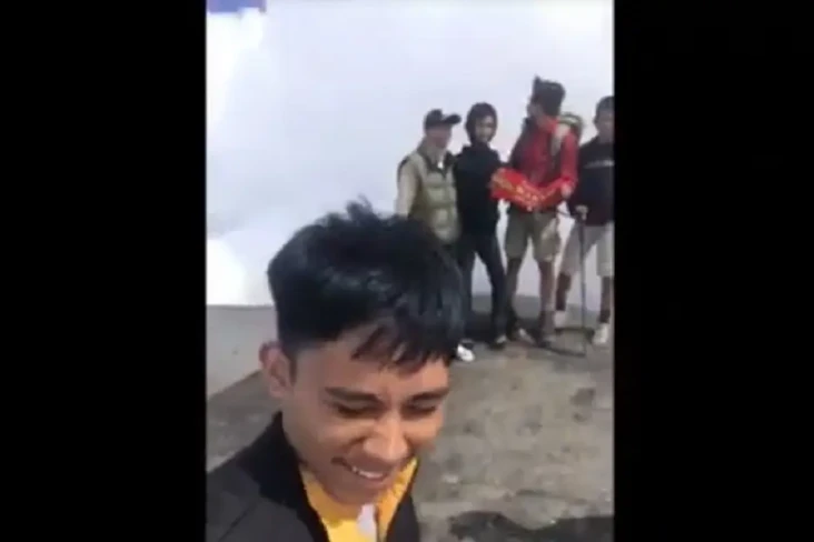 Kesaksian Pendaki Terjebak...