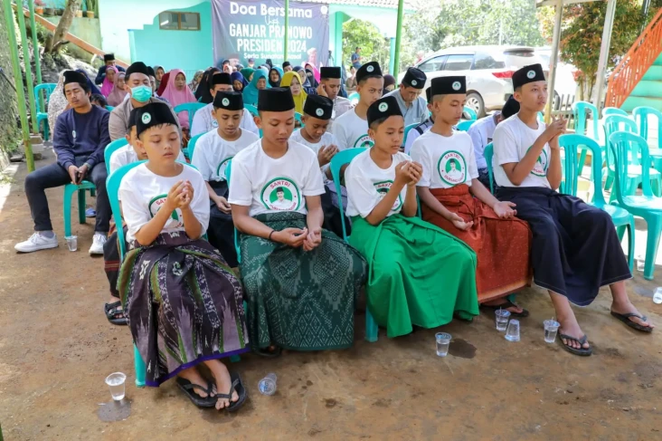 Bantu Anak Kurang Mampu,...