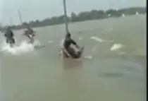 Viral Pemotor Terjang...