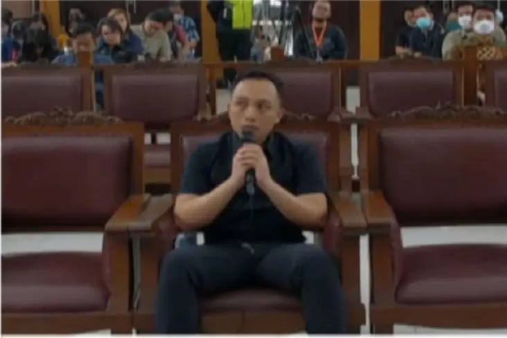 Ricky Rizal Banyak Ngeles,...