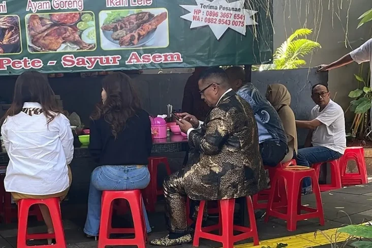 Heboh Hotman Paris Makan...