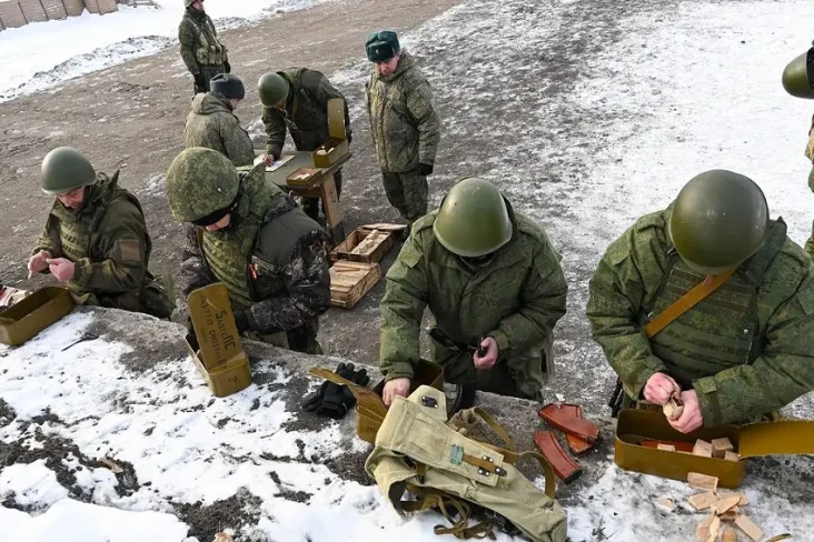 Bantu Rusia, 300 Tentara...