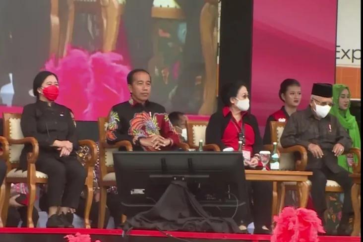 Presiden Jokowi dan...