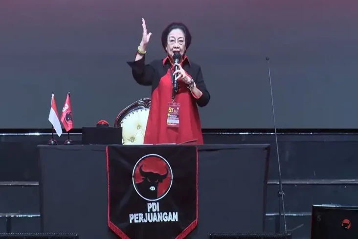 Megawati Awali Pidato...