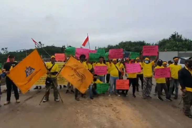 Tuntut Kompensasi, Ahli...