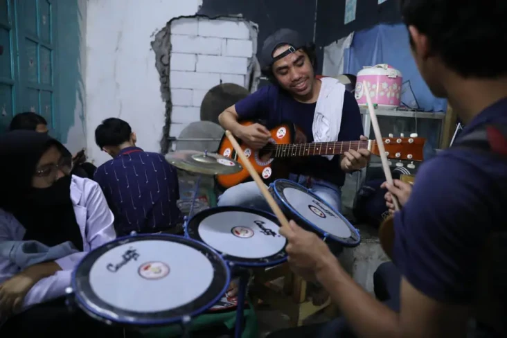 PMN DKI Salurkan Bantuan...