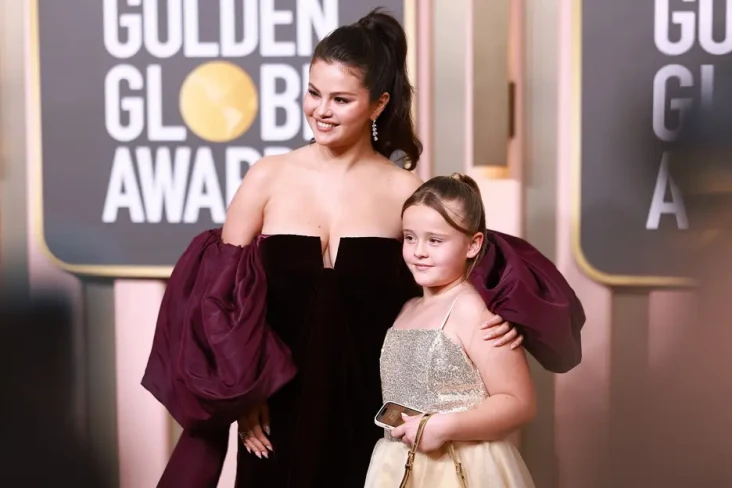 Tidak Sendirian, Selena...