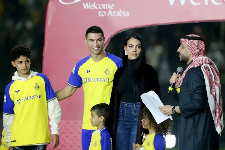Arab Saudi Larang Pasangan...