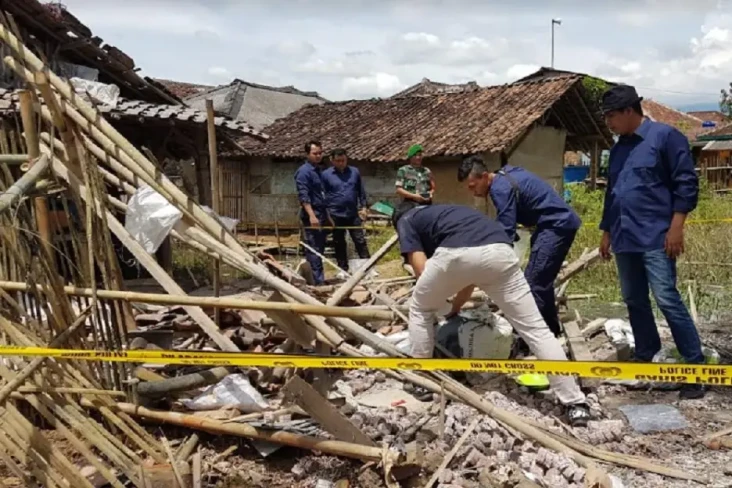 Pabrik Petasan di Sukabumi...