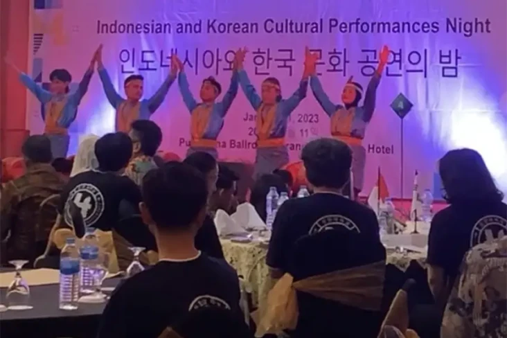 Kolaborasi dengan Universitas...