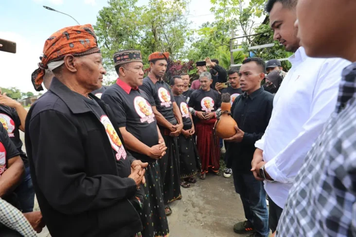 Tokoh Adat Langke Rembong...