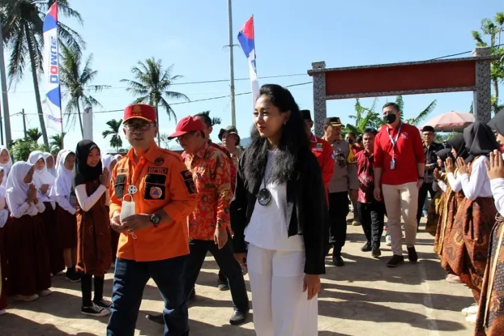 Bangunan Rampung, Anak-anak...
