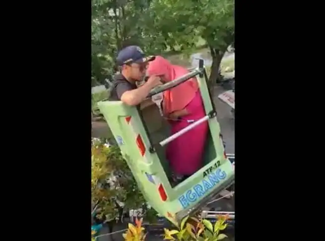 Tangga Rumah Sempit...