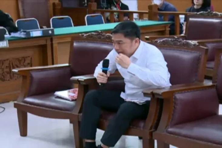 Arif Menangis Gemetaran...