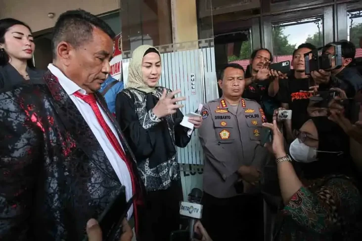 Alami KDRT, Venna Melinda...