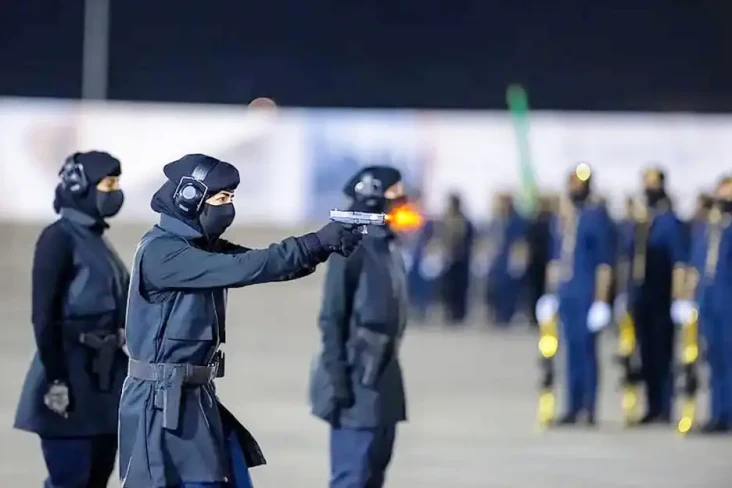 250 Wanita Arab Saudi...