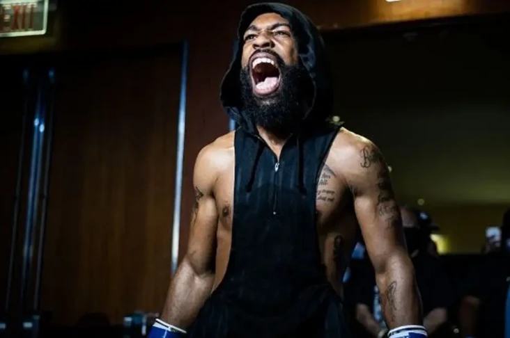 Gary Russell Jr. Tinggalkan...