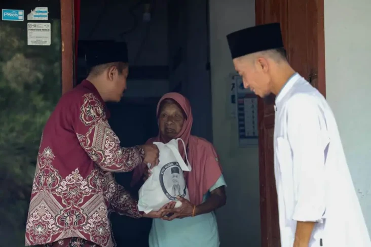 Kiai Muda Jatim Serahkan...