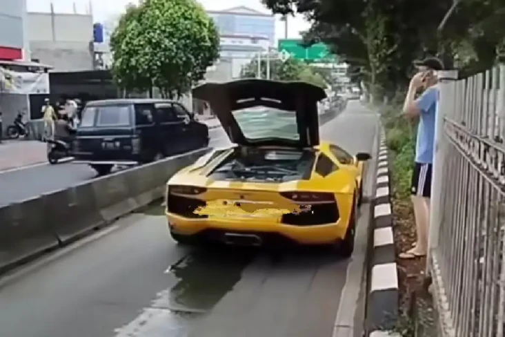 Mobil Mewah Lamborghini...