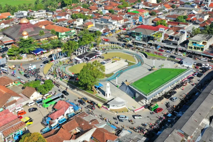 Ridwan Kamil Sulap Alun-alun...