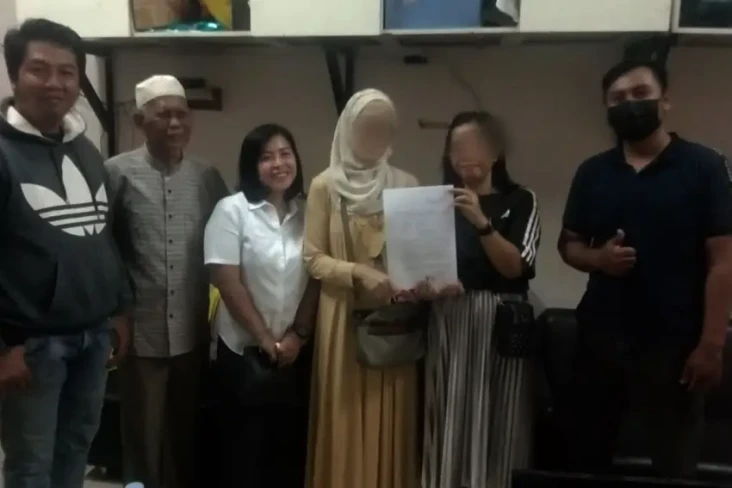 Berawal Saling Ejek,...