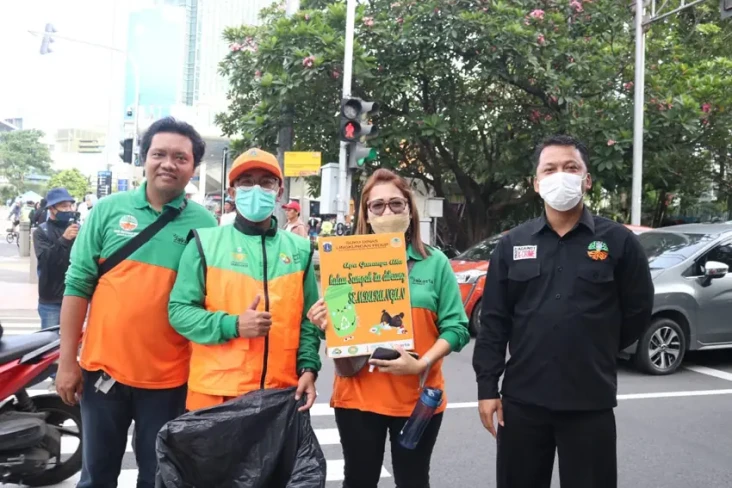 Buang Sampah di Area...