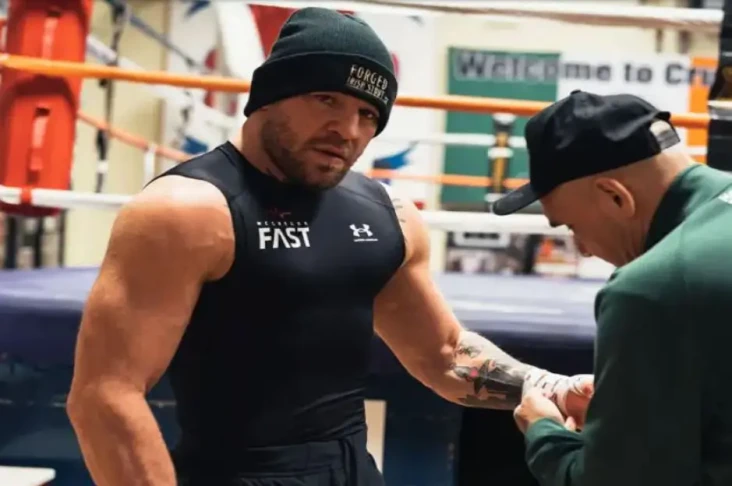 Badan Makin Besar, Conor...