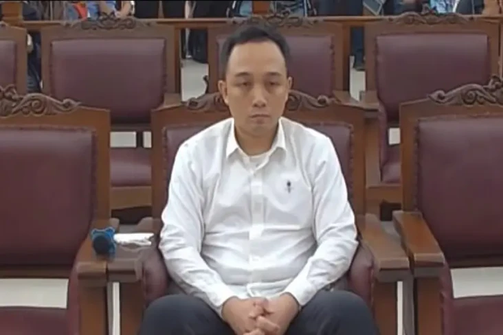Dituntut 8 Tahun Penjara,...