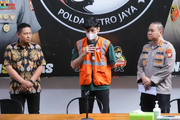 Aktor Revaldo Direhabilitasi...