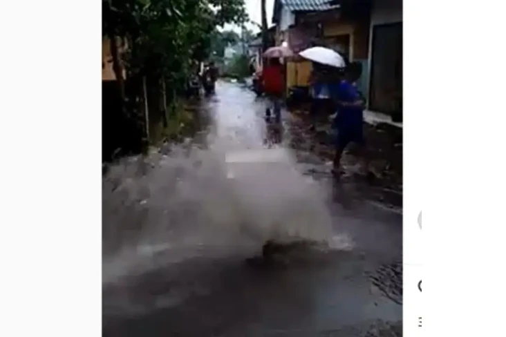 Viral Air Menyembur...