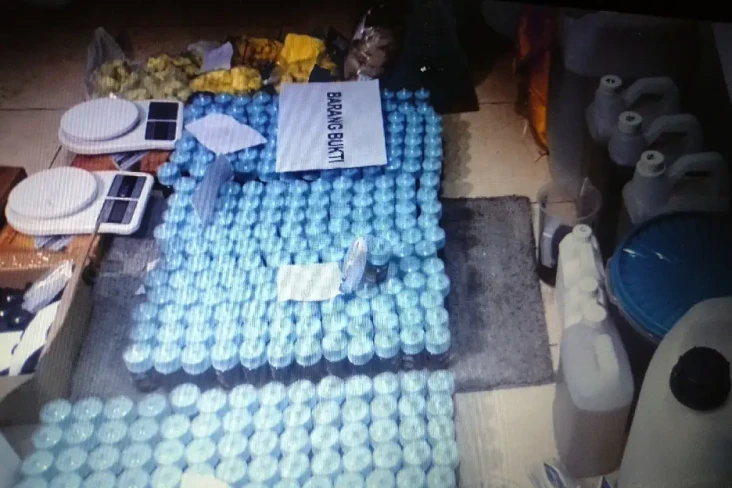 Tersangka Pembuat Liquid...