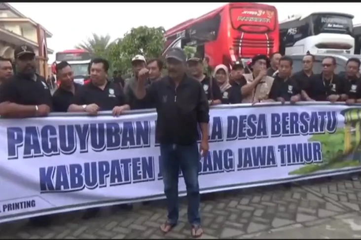Tuntut Masa Jabatan...