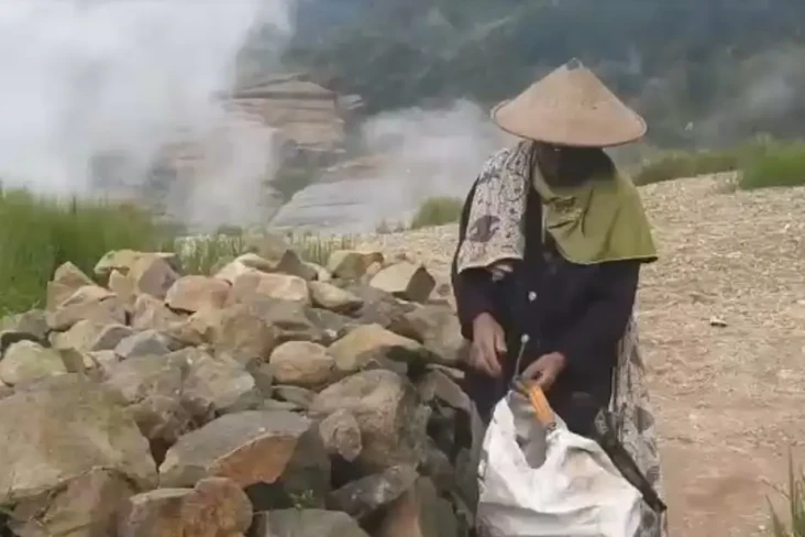 Kawah Sileri Pegunungan...