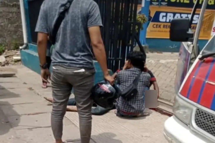 Duduk di Truk Bermuatan...