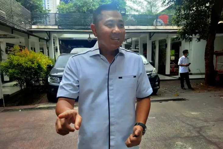 Mengenal Alex Bonpis,...