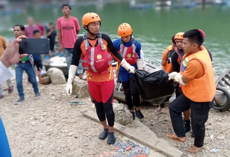 Korban Sampan Terbalik...