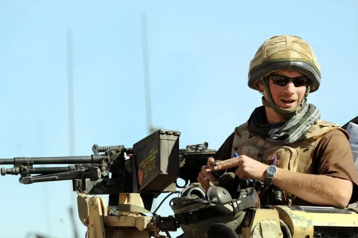 Warga Afghanistan Desak...