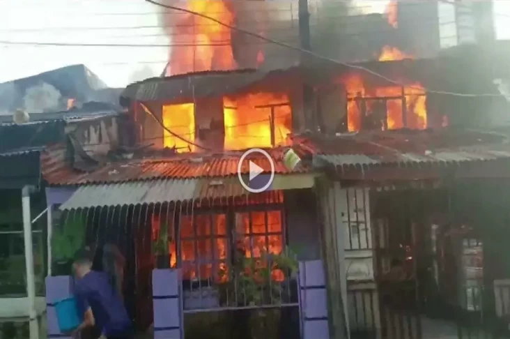 2 Rumah Warga di Makassar...