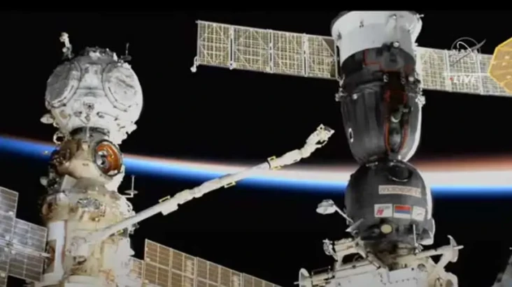 Rusia Izinkan Astronot...