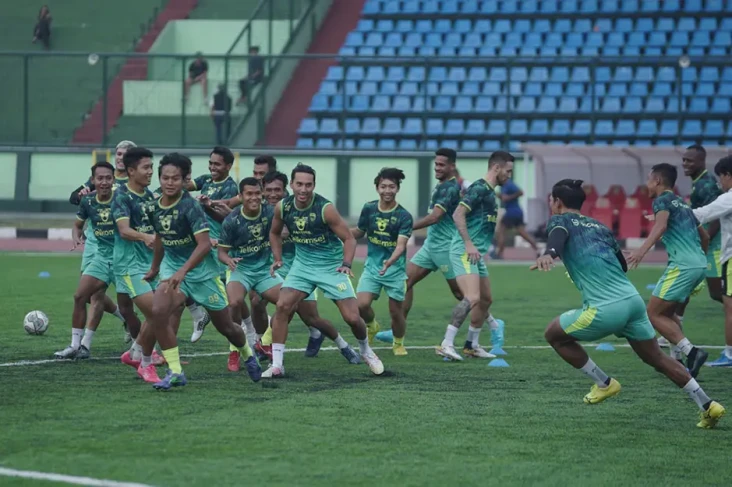 Madura United vs Persib:...
