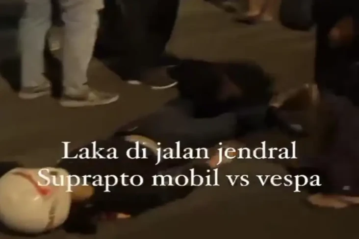 Senggolan Mobil dan...
