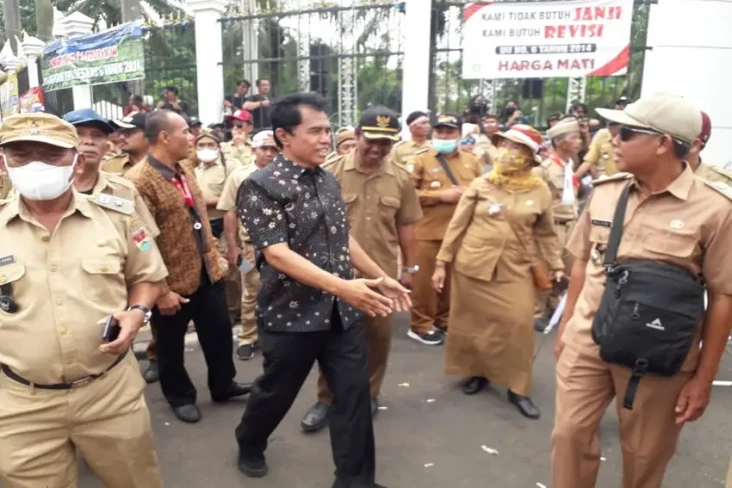 Temui Perangkat Desa,...