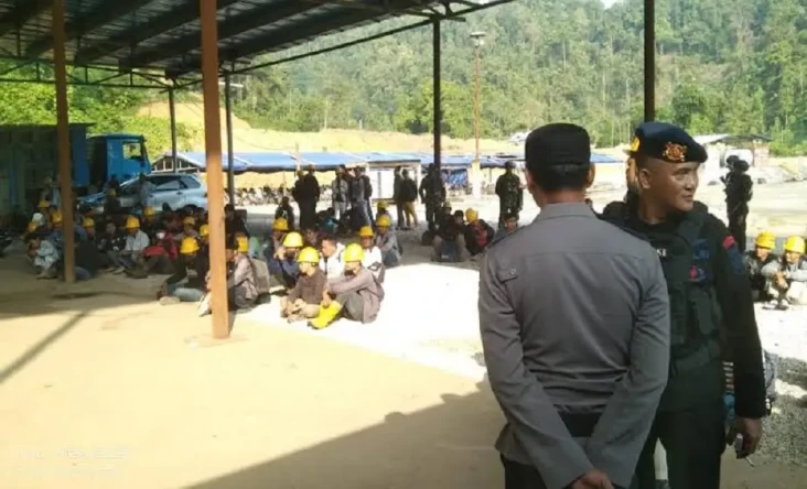 Aktivitas Pekerja Lokal...